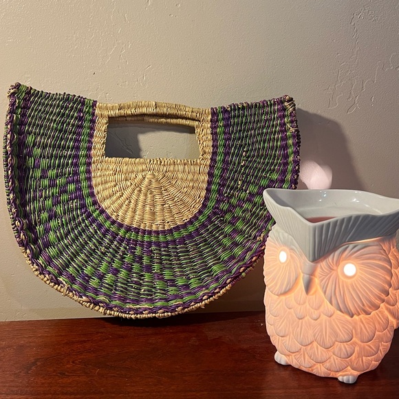 Nena and Co Half Moon Ghana Hand Crafted Bag - Picture 2 of 10